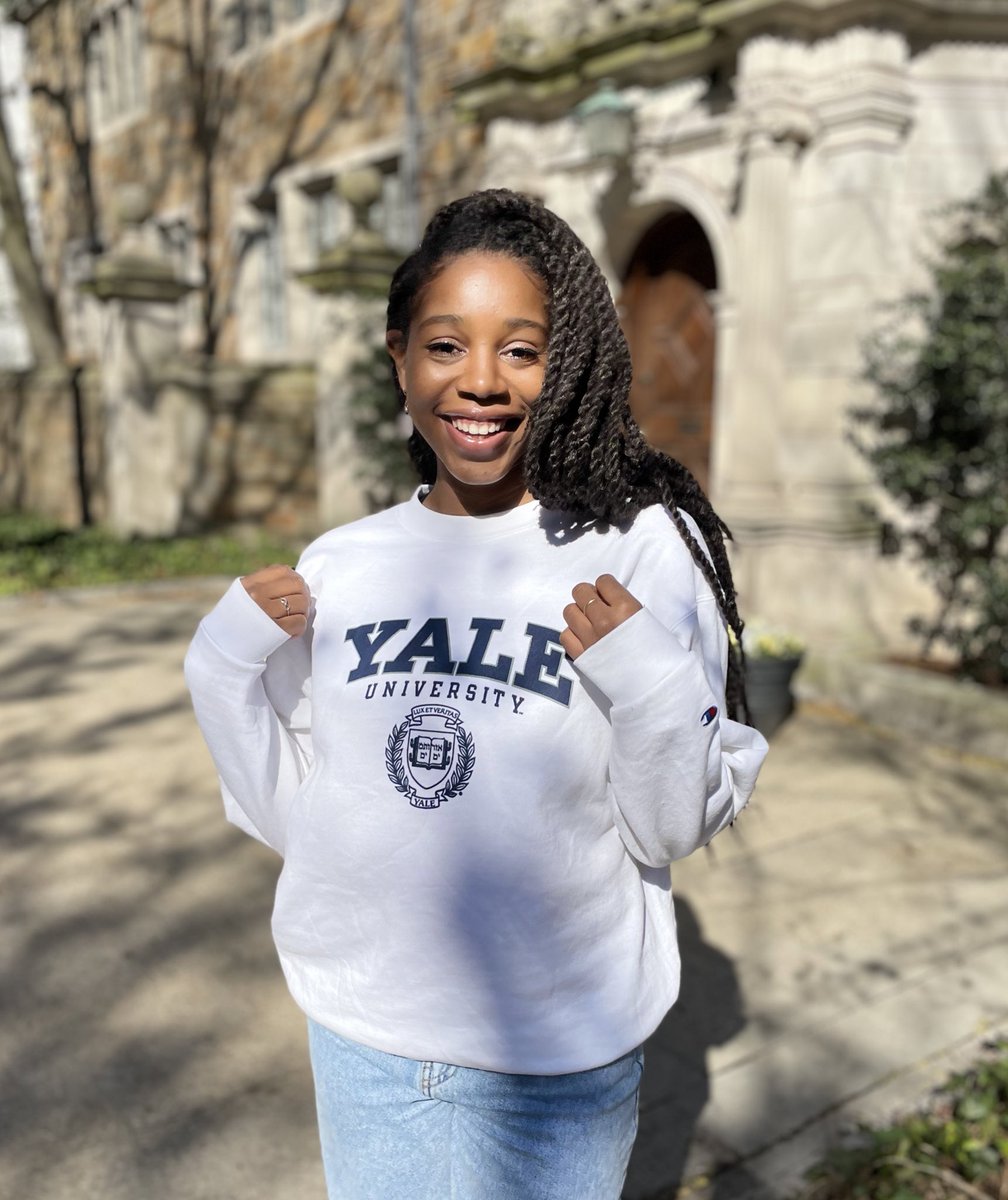 crystalharrell_'s tweet photo. Girls with big dreams become women with vision! 😌💙📚 #FromPublicHousing #ToIvyLeague #YalePhD #GoForIt https://t.co/1Y8QnEHEpa