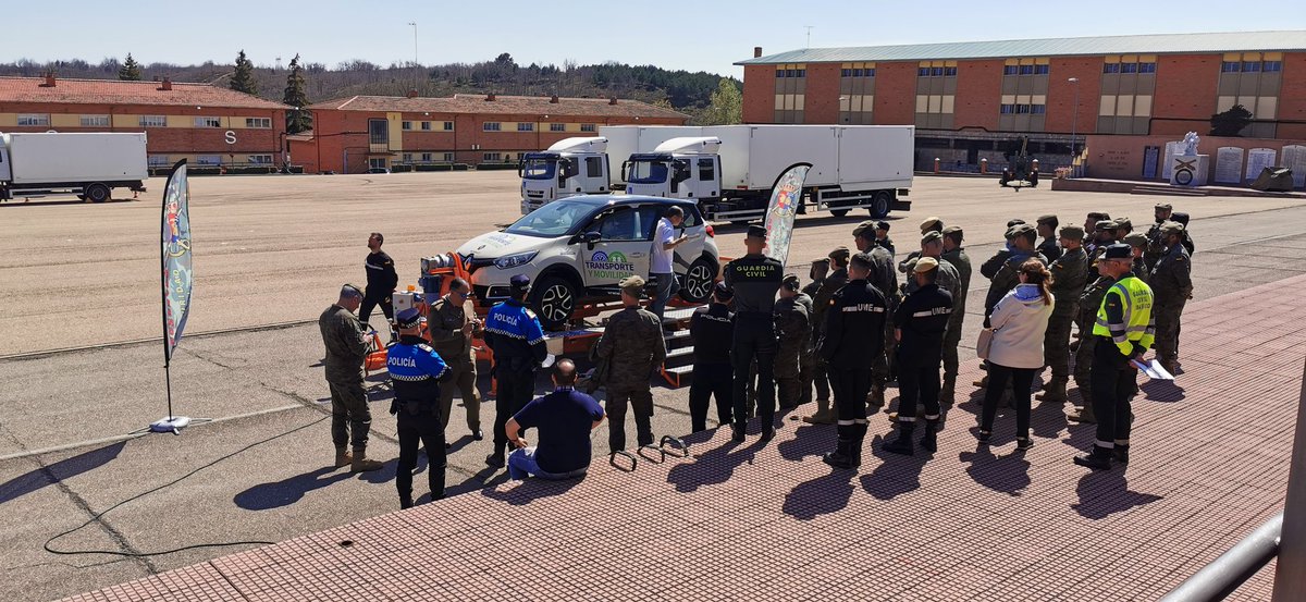 maitecanamares's tweet photo. Gran trabajo de @rafa_soto_1980 @transporteymov2 en los talleres prácticos con el simulador de vuelco y en su ponencia sobre los recientes cambios legislativos en materia de #SeguridadVial https://t.co/sewDgX6Iqi