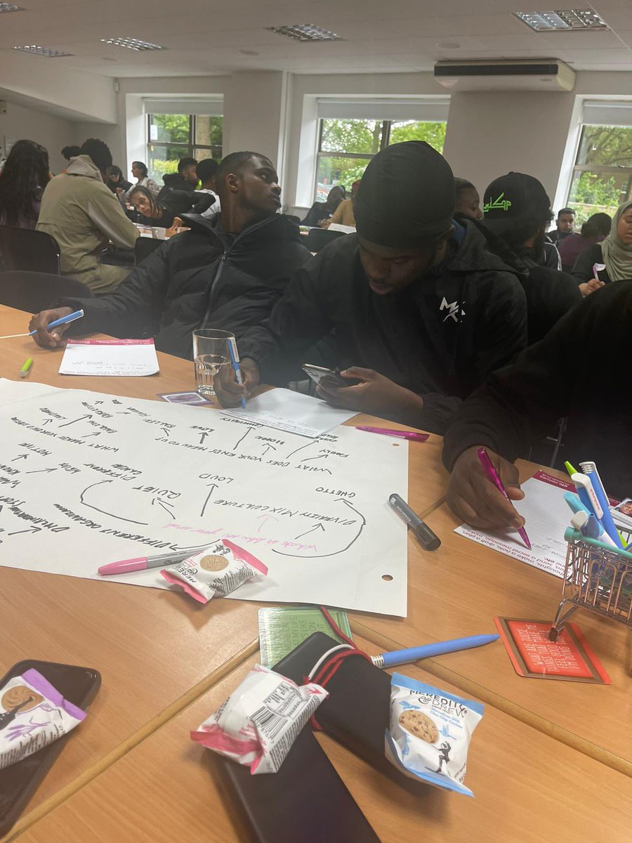 SouthwarkYAs's tweet photo. An amazing opportunity to build inter borough connections and work together on #myends initiatives that will help tackle and address violence as a whole. We are having the best time! 😊 https://t.co/jwEmpRQM6X