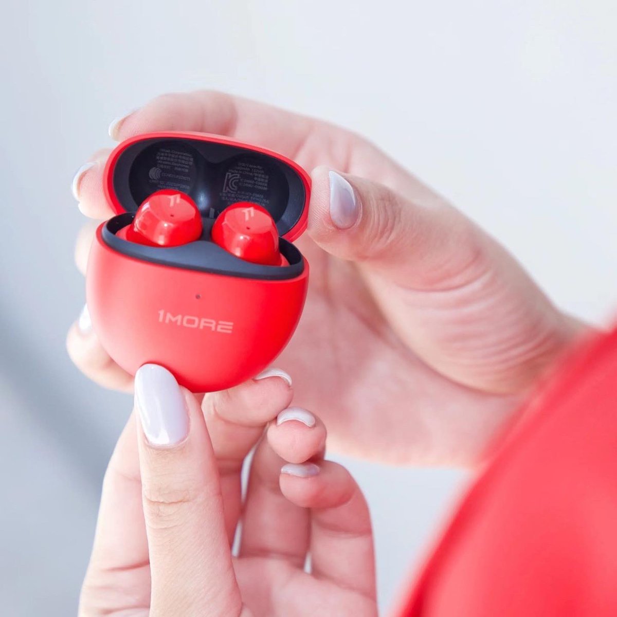 jackiec62808687's tweet photo. ComfoBuds Mini New in Red arrived on Aliexpress Next week!!! Continue to beautiful small size with fashion color. 1MORE first time using Red inside their Buds. What’s your view about designing? #1more #comfobudsmini #earbuds #wirelessearbuds #Aliexpress https://t.co/FslggwCxzI