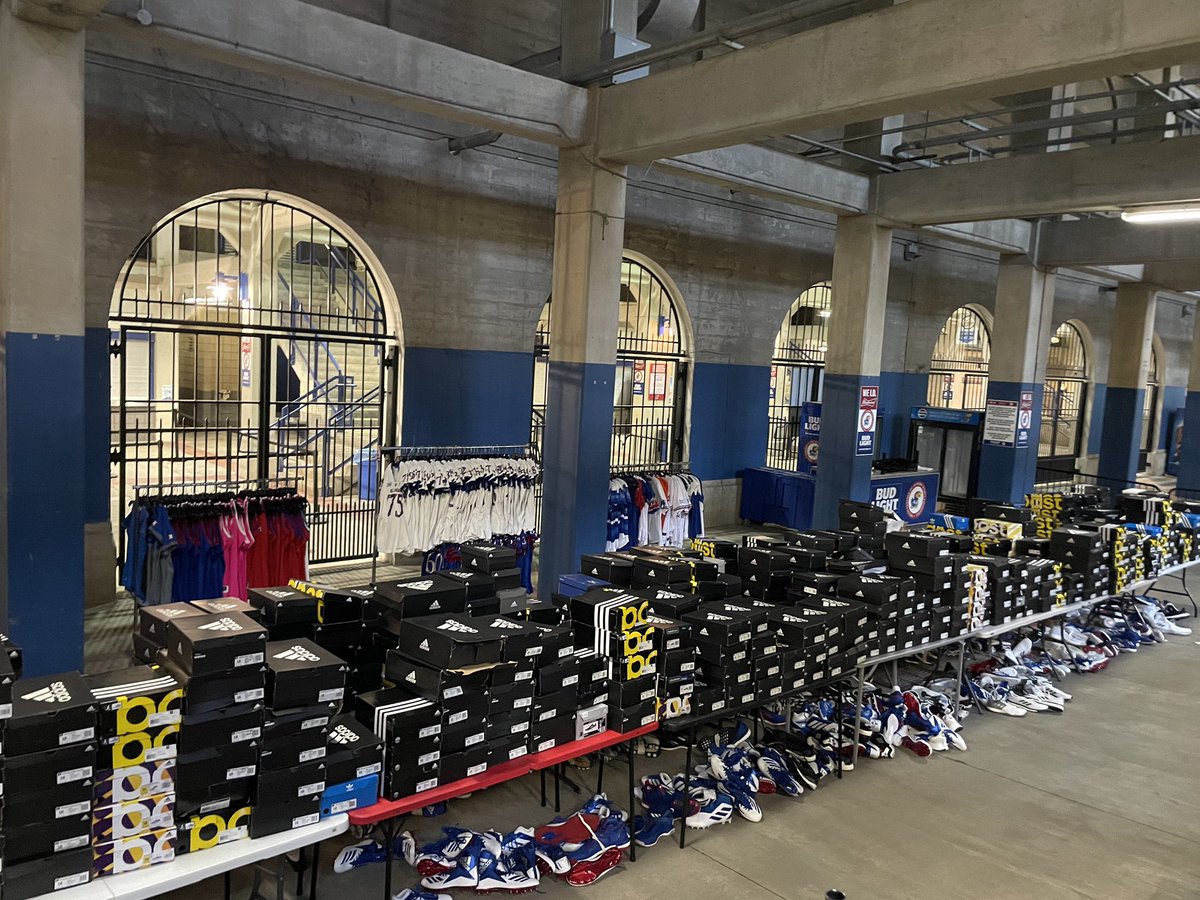 JayhawkEQ's tweet photo. #surplussale  Williams Fund members @ 8a; General Public @ 9a. Lines are forming! See you @ The Booth this morning. https://t.co/F3GtrGvC9N
