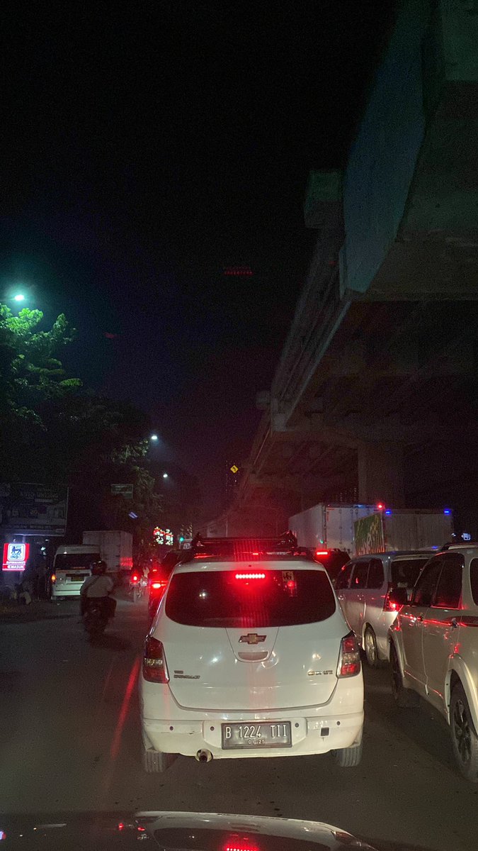 ardityomandito's tweet photo. @TMCPoldaMetro ,, buka donk Tol arah cikampek, Bekasi parah https://t.co/n7YMvdFpzg