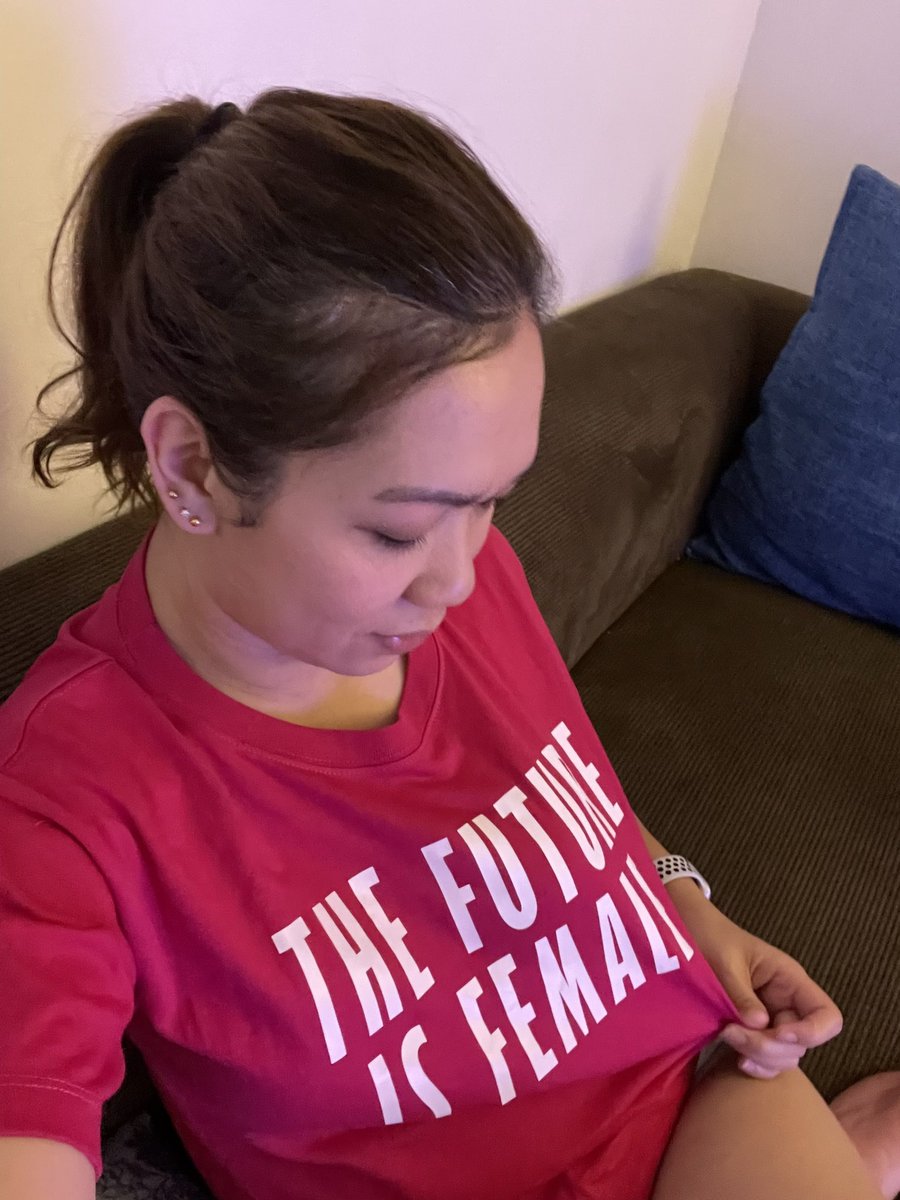 ooOlei's tweet photo. watching at home but in Makati in spirit. #KulayRosasAngBukas #LeniKikoMitingDeAvance https://t.co/XWNxN19fGM