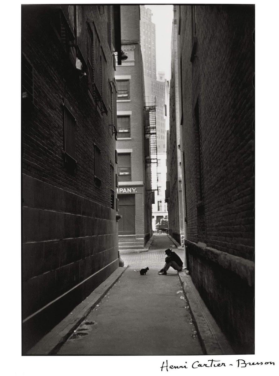 cgbmedia's tweet photo. Henri Cartier-Bresson, New York, 1947. https://t.co/Cr0BJmuuE5