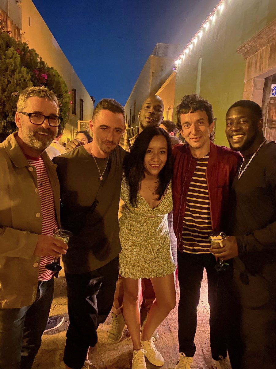 picongs's tweet photo. Y así ayer mi primera noche en Querétaro con mis #Gorillaz 🙃
#MikeSmith (tecladista y saxofonista), #JesseHackett (tecladista), #JeffWooton (guitarrista) y #FemiKoleoso (baterista) 🔥
@gorillaz @mrmichaelsmith @jeffwootton can’t wait 🤍 https://t.co/DxuoJquwlB