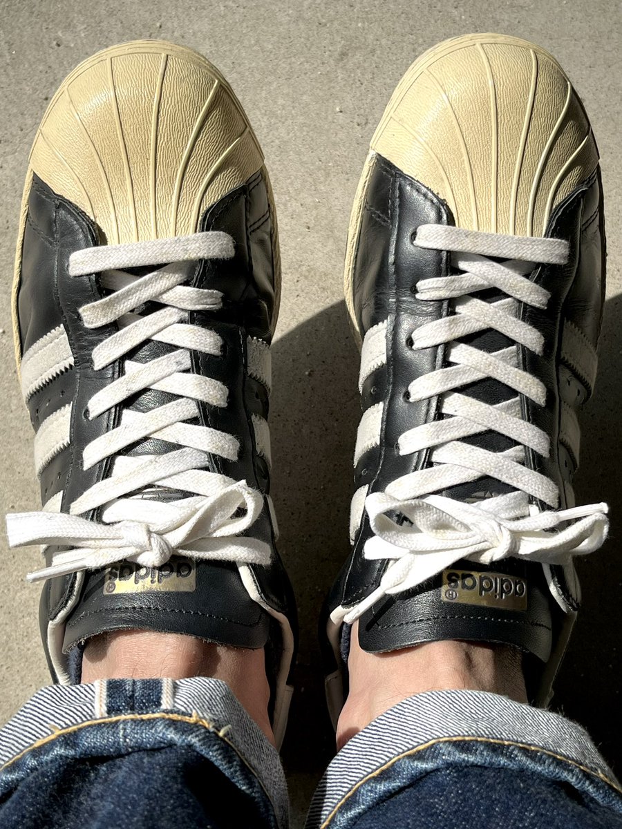 kou_nn2's tweet photo. 久しぶりにadidasのSS80
購入して7年目。
かなり良い雰囲気になってきた。
#adidas #superstar #ss80 #アディダス #sneakers #sneaker #shoes #靴 https://t.co/e0MmfPk0D5