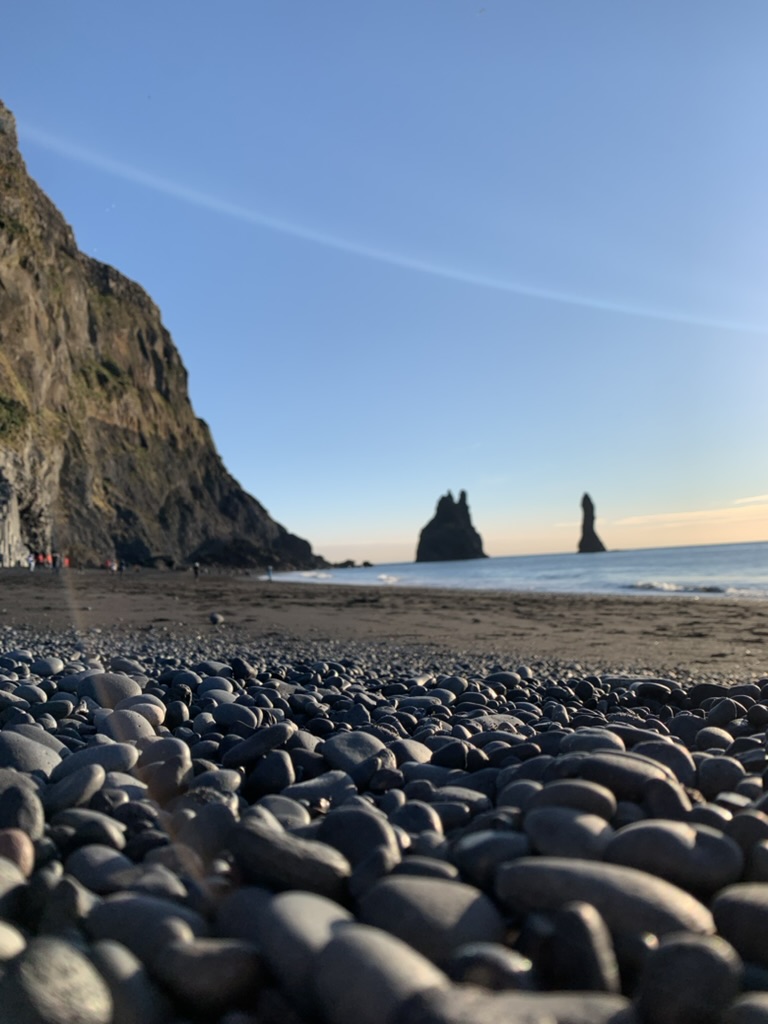 rosedear7's tweet photo. 🌍 Reynisfjara Black Sand Beach, Iceland

Nothing sounds as unique as millions of little black rocks washing up on the beach in Iceland.

#travelphotography #Iceland #Vikings #travelblogger https://t.co/XaDS6w2FHx