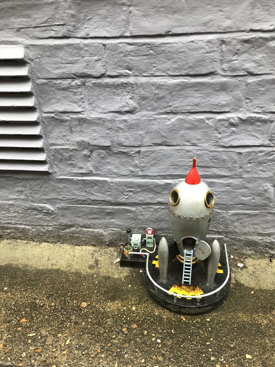 Fly Me To The Moon
from Dinky Door, Green St, Cambridge… The scansion may need a little work…