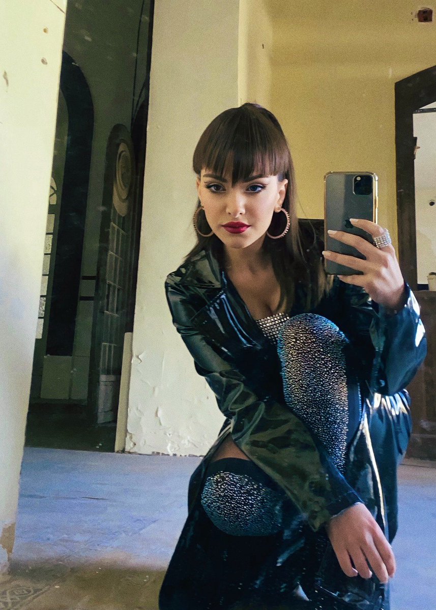 Sneak-peak Hello! Don’t Panic⚡️Had so much fun shooting my last music video and I’m Still waiting for my big teeth to grow🧛‍♀️ but the Director didn’t wait. Few Days Left🫀 WoOoOoW you excited already ?! #NewSingle 🎬