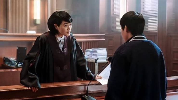 nyreview2's tweet photo. #JuvenileJustice คนเราส่วนมากชอบคิดว่าเป็นแค่เด็กอาจจะก่ออาชญากรรมโดยไม่ตั้งใจ ไม่จ่ะนางเอกเป็นผู้พิพากษามีความเด็ดเดี่ยวและเกลียดเด็กที่ทำผิดโดยไม่สำนึก นางจะตัดสินคดีโดยคิดไตร่ตรองอย่างรอบคอบ สนุกมาก อยากให้ไปดู #ไว้รีวิวห้ามขายของโว้ยย #รีวิวnetflix #รีวิวซีรี่ย์เกาหลี https://t.co/xb2EwMdxbv