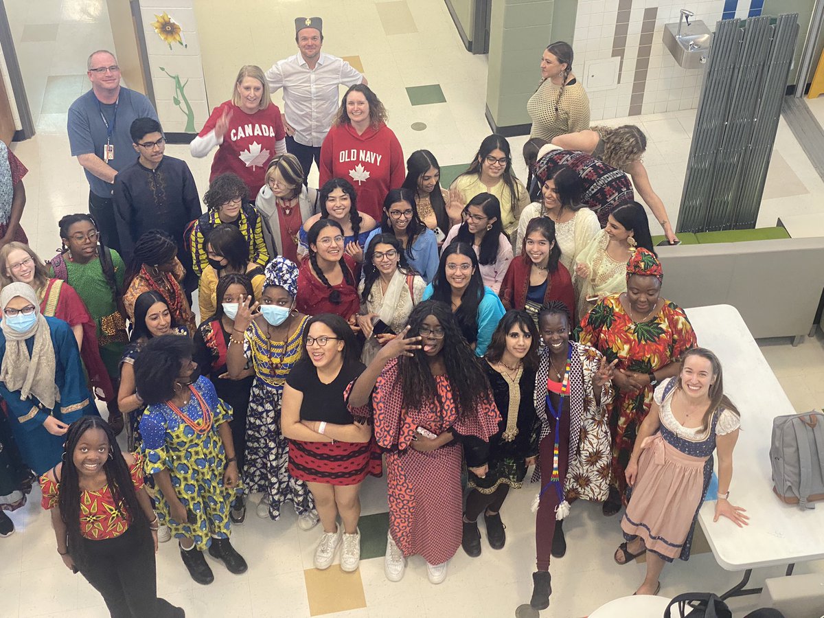 WHCroxford's tweet photo. Culture Day @WHCroxford!! Unbelievable feeling of belonging. #allfororange #rvsed https://t.co/akXBYP7eED