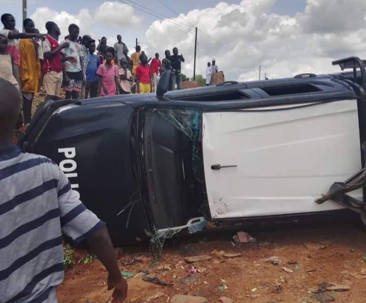 Juliuskk's tweet photo. “When the hunter becomes the prey” !!! 

#Police #StopPutinNOW  #StopM7 #StopMuhoozi  #UgandaIsBleeding When #Ugandans say they need good roads, what does the @PoliceUg say ? https://t.co/OfmSYju5Nz