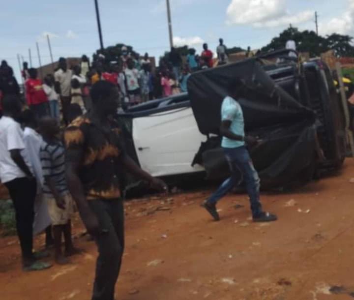 Juliuskk's tweet photo. “When the hunter becomes the prey” !!! 

#Police #StopPutinNOW  #StopM7 #StopMuhoozi  #UgandaIsBleeding When #Ugandans say they need good roads, what does the @PoliceUg say ? https://t.co/OfmSYju5Nz