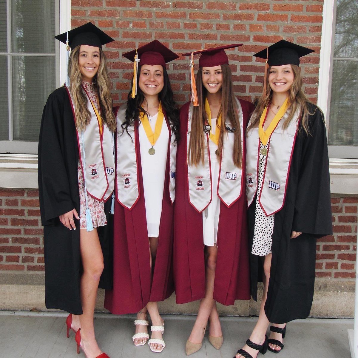 IUPlacrosse's tweet photo. 𝙃𝙖𝙥𝙥𝙮 𝙂𝙧𝙖𝙙𝙪𝙖𝙩𝙞𝙤𝙣 𝘿𝙖𝙮!🎓

Leah Hunter, Speech &amp; Language Pathology
Abby Cermak, Environmental Engineering
Katie Hibinger, Nursing
Chloe Borland, Finance &amp; Economics

#TalonsUp https://t.co/yKlo1rjWdI
