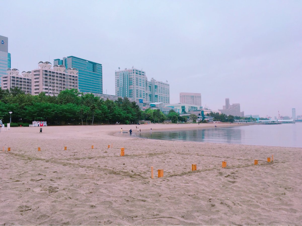 NPKC12's tweet photo. We enjoyed Kubb on the beach today. We named this Beach Kubb.
It was so exciting as I expected.
It felt different from the grass and was very interesting. 
If you're interested, let's have fun together!
#kubb  #クッブ #ビーチ #モルック #鎌倉13 #水饅頭  #トラリー https://t.co/AOfM1qOOKH