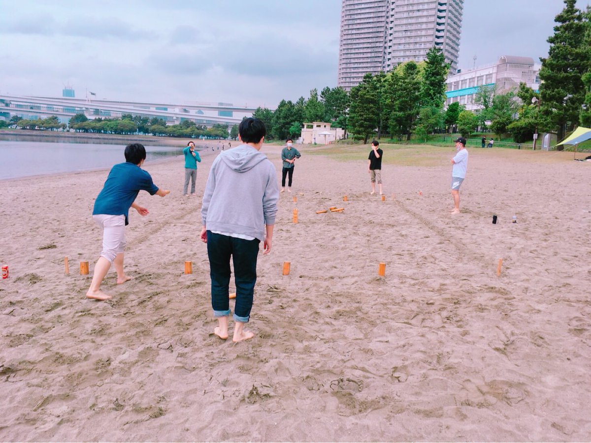 NPKC12's tweet photo. We enjoyed Kubb on the beach today. We named this Beach Kubb.
It was so exciting as I expected.
It felt different from the grass and was very interesting. 
If you're interested, let's have fun together!
#kubb  #クッブ #ビーチ #モルック #鎌倉13 #水饅頭  #トラリー https://t.co/AOfM1qOOKH