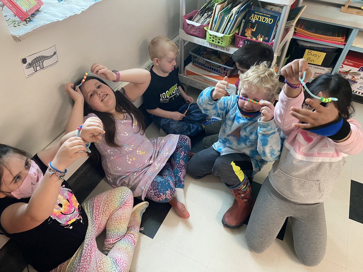AkaiOCSB's tweet photo. Some more Catholic Education Week Highlights. Breathing sticks, painting love and “I am” poems. Students learned gratitude, empathy and self care. @OLVictoryOCSB https://t.co/2zIh3W1ywM