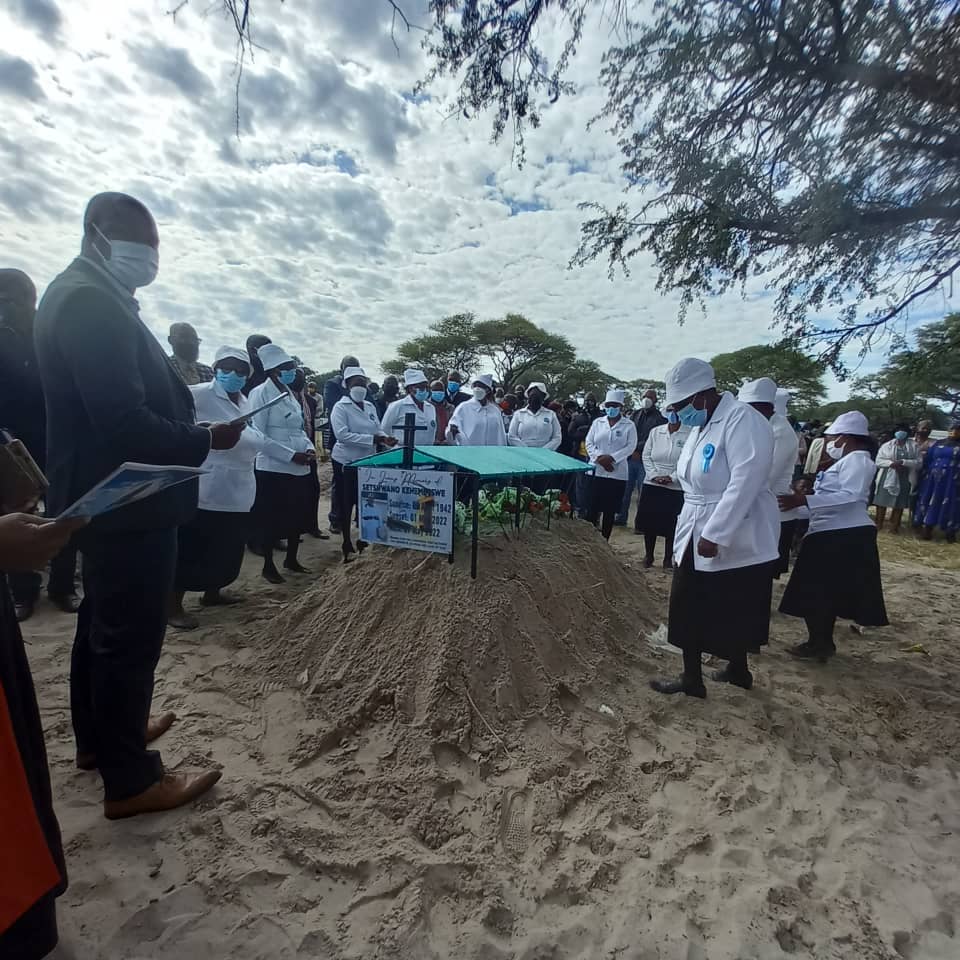 MsPoppy_luv's tweet photo. Laid the Queen to rest today! Thank you all for the messages.. I received them with love....
I can't believe we left her there🙆🏾🙆🏾Yoohhh. Home feels empty already 🙏🏿🕊❤
But GOD's will! https://t.co/4pYvQSe8qL