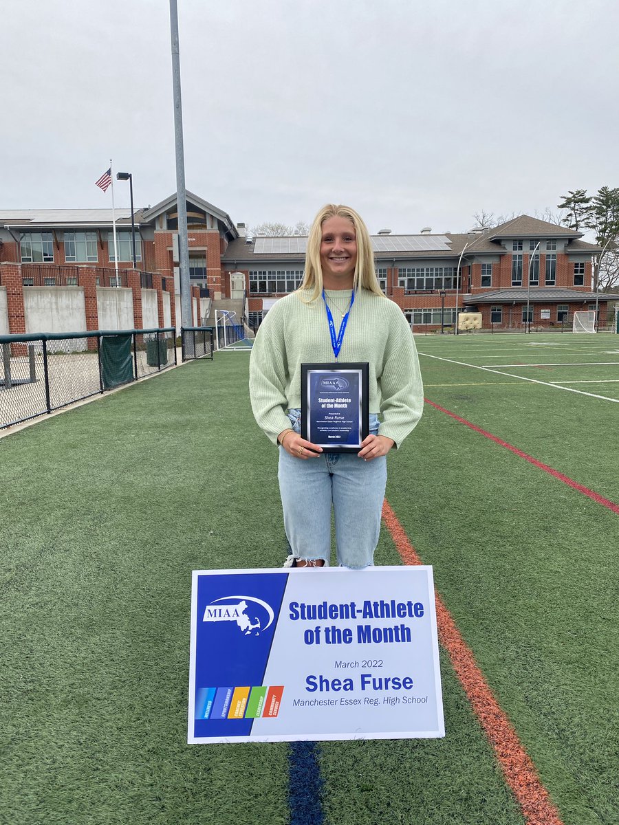 MIAA033's tweet photo. 🌟Congratulations to Shea F. on her selection as the March #MIAA Student-Athlete of the Month. Nice to present this to her in front of friends, family &amp; classmates. A tremendous #athlete #scholar #leader &amp; her #service is unmatched! Good luck at U of Georgia!! #OneTeamOneMIAA https://t.co/JecmW7PakB