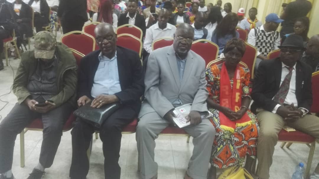 de_prp's tweet photo. LE SG DU PRP JULES BANZE MULONGO PRÉSENTE LES RÉSULTATS DES CONSULTATIONS ✊ https://t.co/gNfnXt8JkI