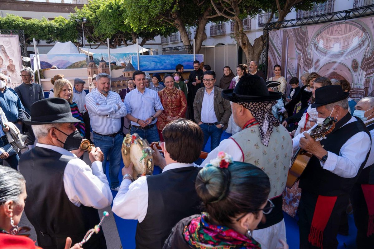 Culturalmeria's tweet photo. #Almería celebra sus raíces con ‘La Fiesta de la historia’ impulsada por la @dipalme_almeria y el @aytoalm
👉 Las recreaciones históricas de #Berja, #Fiñana, #Padules, #VélezRubio, #Terque y #Tahal han conquistado la Plaza Vieja de la ciudad.
#AlmeriaEsCultura @WindCruz https://t.co/0HMb58dgn3