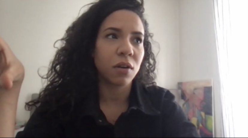 CloudsCon's tweet photo. Sarah en pleine réflexion pour répondre à vos questions! #CACSarah 🖥✨ https://t.co/0CKUMfgjwo