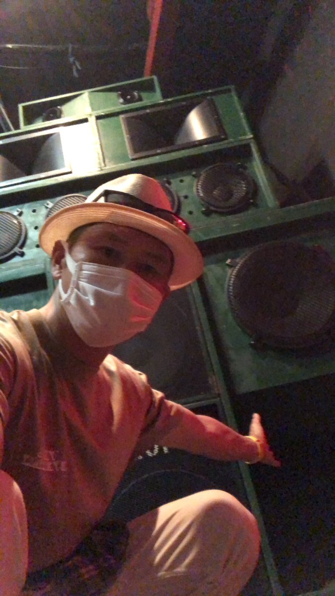 DANGER_SHU's tweet photo. わしが到着した頃には、サウンドシステムはもう積み上がってました！
KARASHI BOX ６周年、始まるよ〜！！！

#karashibox  #09reggae #standbop
#レゲエ #reggae #레게 #雷鬼
#dancehall #soundsystem #rubadub https://t.co/KurIeyX07Z