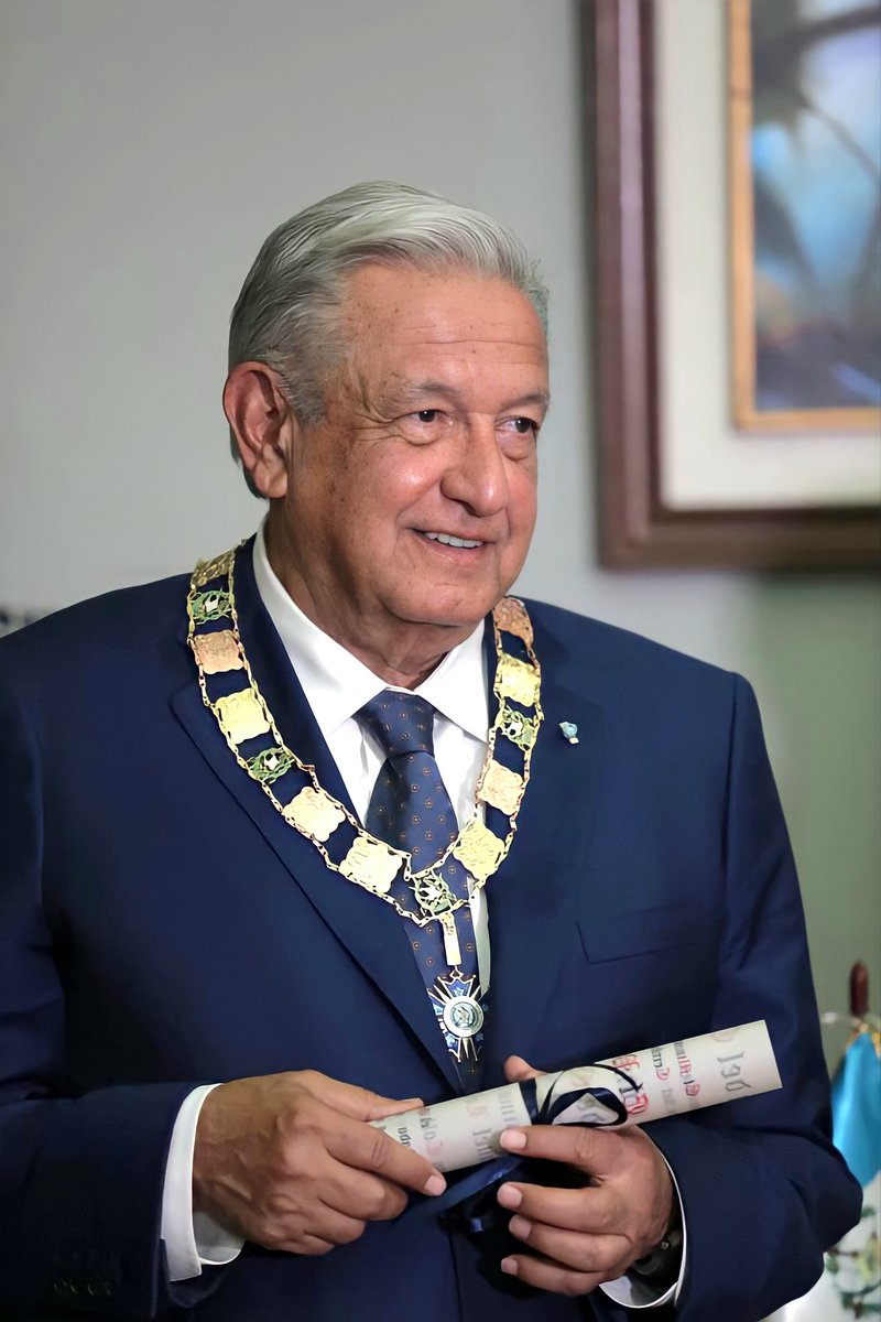 fermicho_007's tweet photo. El hombre, El presidente.
Que llegó para ser líder de su pueblo y de Latinoamérica.

¡ME ENORGULLECE SER OBRADORISTA! 🇲🇽 👍👍 https://t.co/gTs1TUtRyp