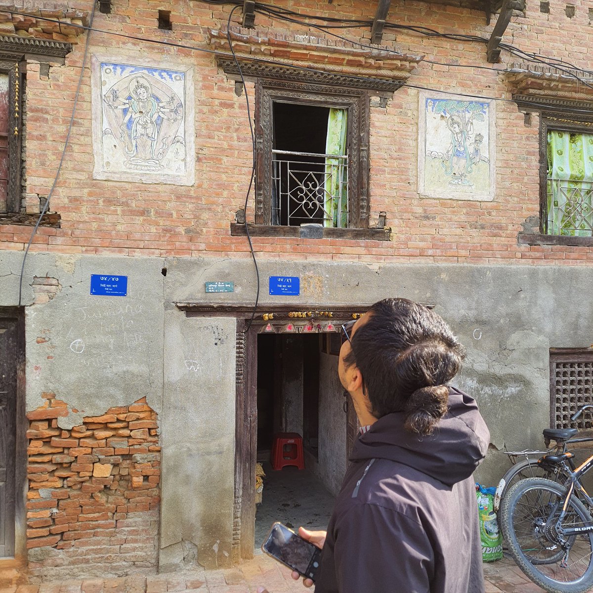 Early morning walk around Patan with @SanjayPIL discussing how to infuse insurance law and contract law at <a href="/KUSOL2014/">KU School of Law</a> with conservation law at <a href="/KtmSchoolofLaw/">Kathmandu School of Law</a> to give a holistic approach to legal education in Nepal.