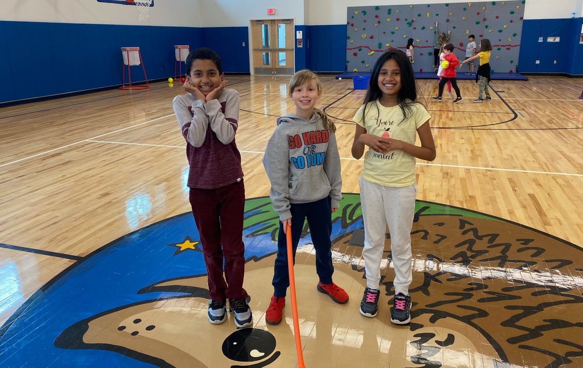 FalesPrincipal's tweet photo. Fun Friday in physical education! 💙🦔 #Fales https://t.co/k0NIgzOCdj