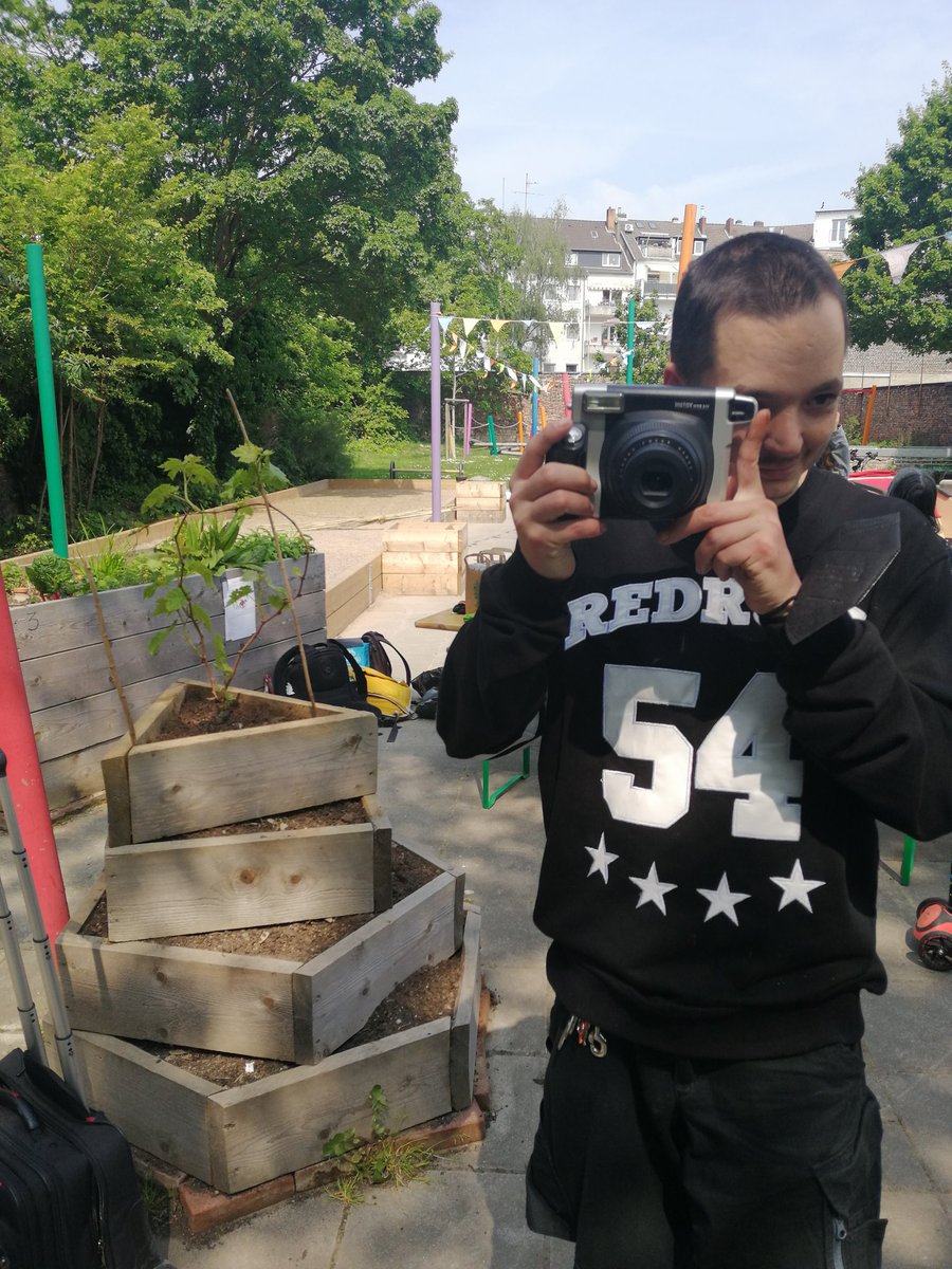 PIKSLTEAM's tweet photo. Heute ist #Aktionstag für die Teilhabe von Menschen mit Behinderung. Wir sind in #Flingern vor Ort mit lauter technischen Spielereien und genießen den Tag auf dem #Vielplatz.
#PIKSL #Teilhabe #Digitalisierung https://t.co/7YtN6TBKpU