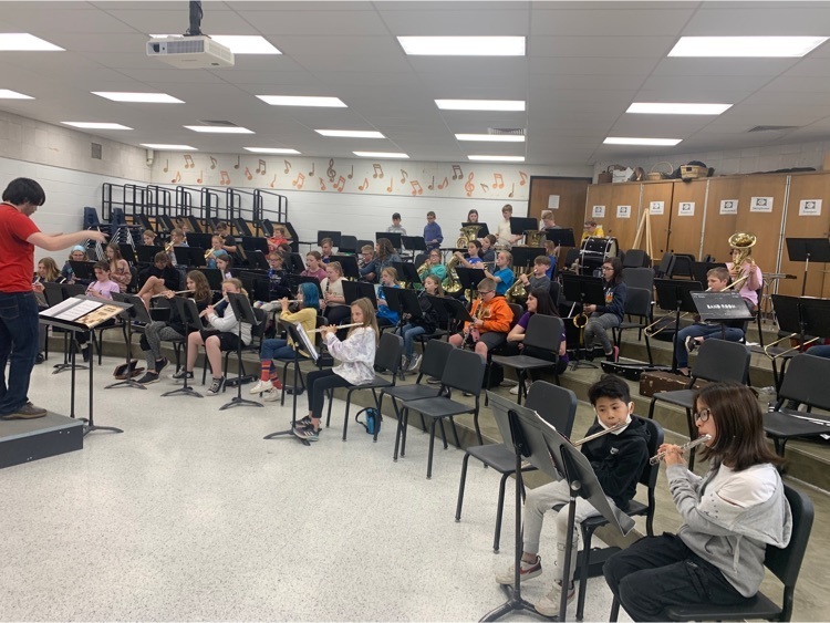 HSD5HE's tweet photo. Come listen to the Highland Elementary band Tuesday, May 10 on the Highland Square! They will be joining the HMS band for an outdoor concert at 7:00 pm! It’s going to be a beautiful night! https://t.co/ehgCFLZXNY