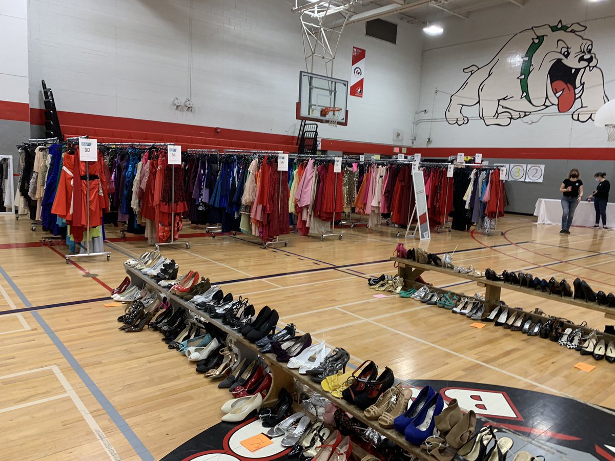 JOConnorHWDSB's tweet photo. We’re ready to go! @PromProjectHam Thanks to all the incredible volunteers for making this day happen. #HamOnt #Inspired @Churchill_HWDSB @HWDSB https://t.co/XMOlOI7NzB