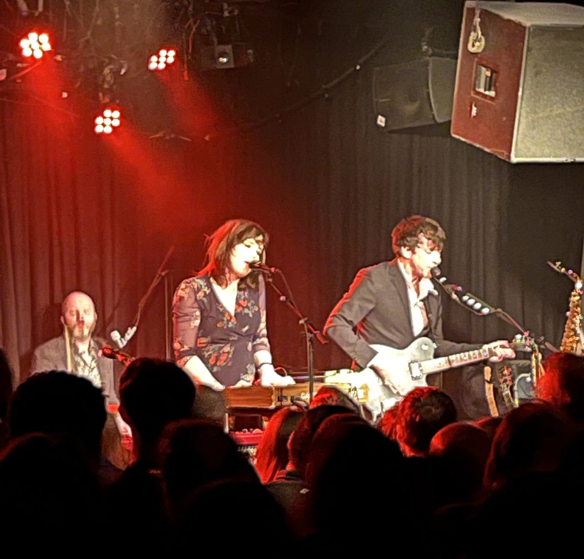 thebechdelsound's tweet photo. I had a blast watching the WEAVE (new venture from @grahamcoxon &amp; @RoseDougall) at @thelexington last night. It’s always fun seeing your favourite musicians collaborate on a passion project! Can’t wait for the album release 🤩🙌🏻 https://t.co/nKn6sqdvDd