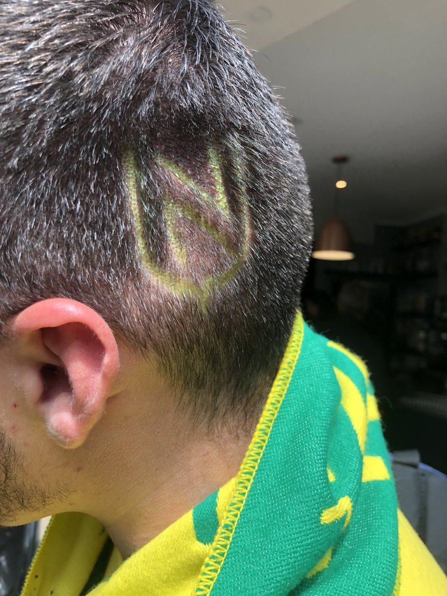 dphelippeau's tweet photo. @SimonReungoat vient de me dire que si le #FCNantes gagne ce soir il se fait ça!!! @JMBoudard #OGCNFCN #superlogo https://t.co/dvU5feabZI