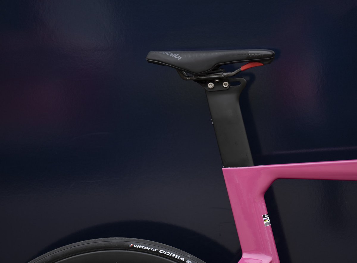 Probably the post you all have been waiting for. The @AlpecinFenix and <a href="/canyon_bikes/">Canyon Bicycles</a> version of the #pinkpanther 🔥

Enjoy these shots from the Rosa Speedmax CFR TT of @mathieuvanderpoel for today’s ITT at <a href="/giroditalia/">Giro d'Italia</a> 💞

📷 Mr Pinko