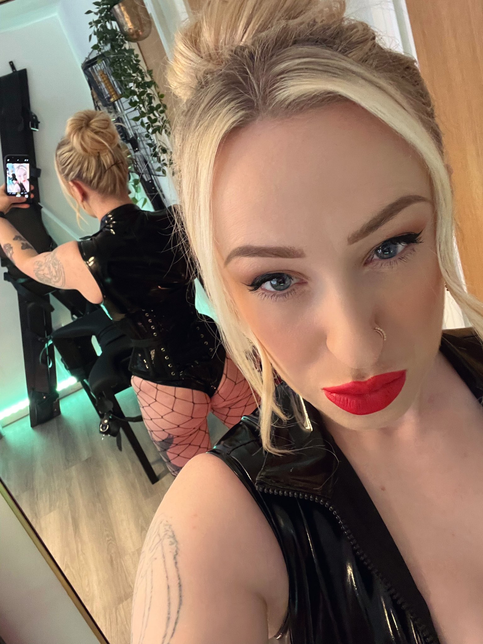 Miss Anna Elite™ on X: Weekend Worship 🖤 Get to your knees and kiss my  ass 💦 t.cotwMpMs35Ab  X