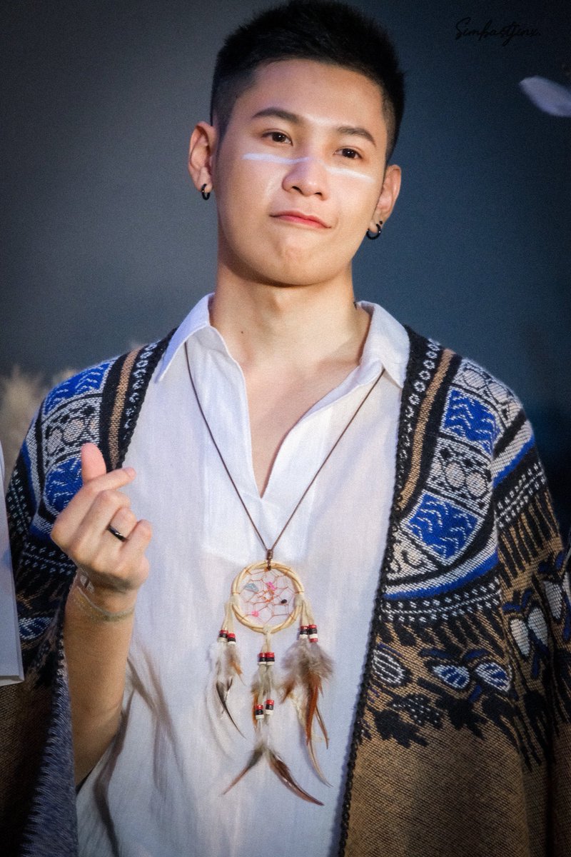 ถ่ายพี่สิงไปเรื่อยๆ เหนื่อยก็ขายกล้อง.📸🦁 tweet media