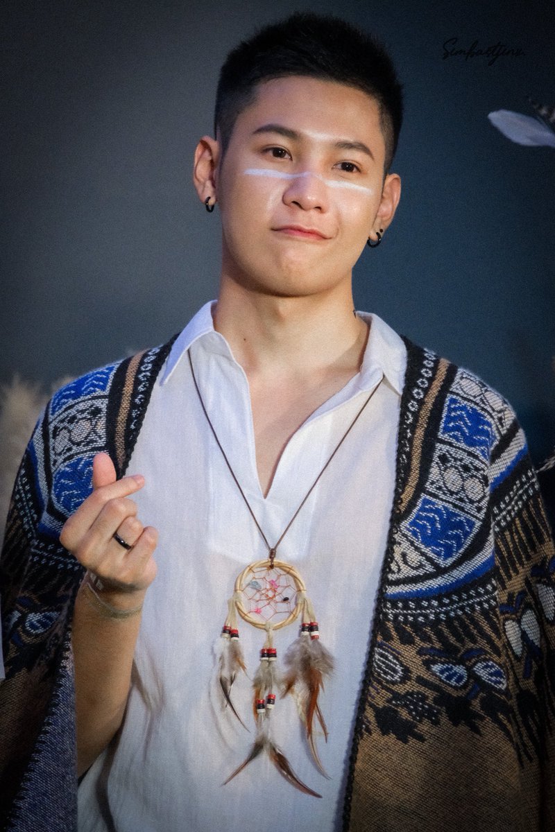 ถ่ายพี่สิงไปเรื่อยๆ เหนื่อยก็ขายกล้อง.📸🦁 tweet media