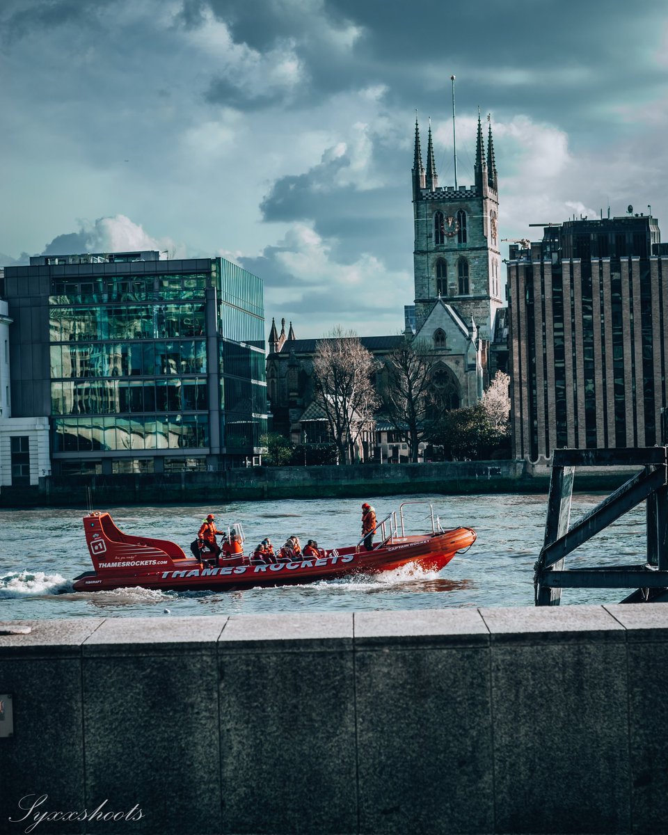 Syxxshoots's tweet photo. Thames rockets. London sightseeing with a twist 🙌

#canon250d
#nifty50 
#lightroom 
#thamesrockets
#streetphotography https://t.co/PrhHcZJ58q