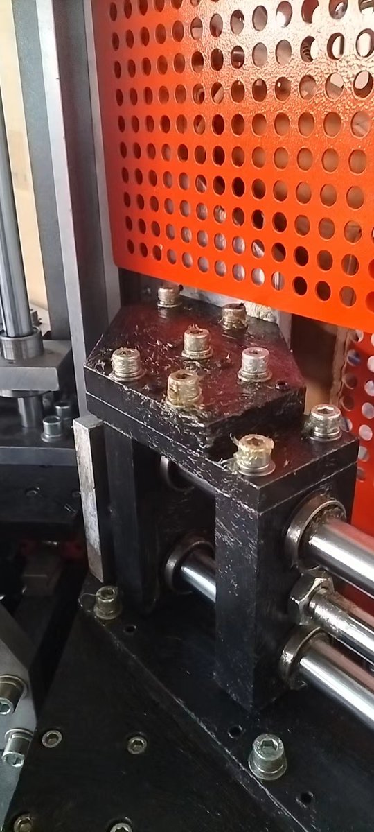 fenstek's tweet photo. Fenstek New Shipment Delivery: specially designed laminated profile seamless welding machine HW2S260, very nice welding result 
#weldingmachine #upvcmachine #vinylwindowmachine #fenstekmachinery https://t.co/effzWRgJ0A