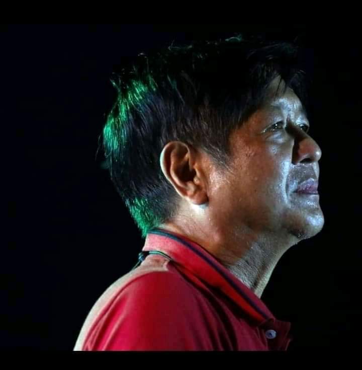 TeamBbm2022's tweet photo. We will Always Carry The Flame That will Burn Until The Marcoses Return.!!! 

PULA ANG PILIPINAS 

#BringBackMarcos 
#MarcosDuterte2022
#MitingDeAvance https://t.co/mcxTjttSC5