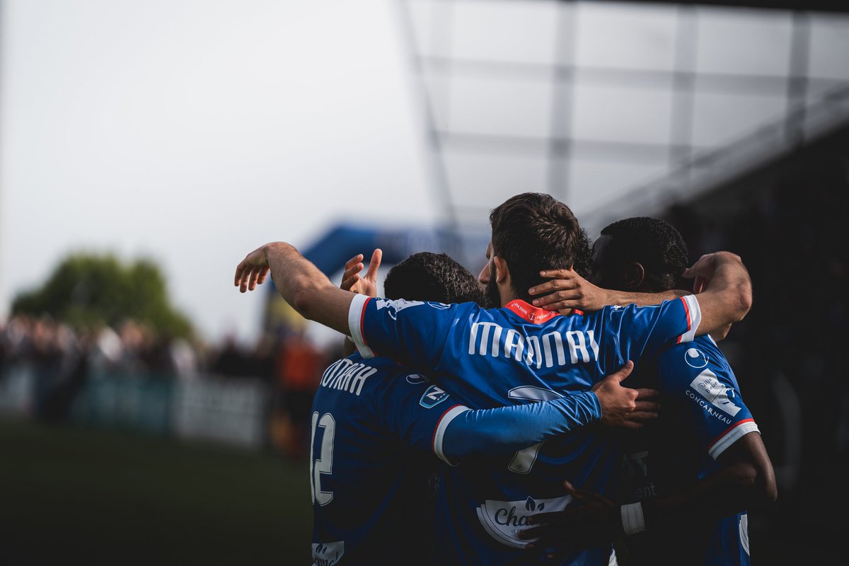 tony_esnault's tweet photo. NATIONAL 1. ⚽️📸

Retour en images sur le dernier match à domicile de l'@USConcarneau face à @FCCOISE ! ⚔️

#USCFCCO l @NationalFFF https://t.co/DErofZqfTJ
