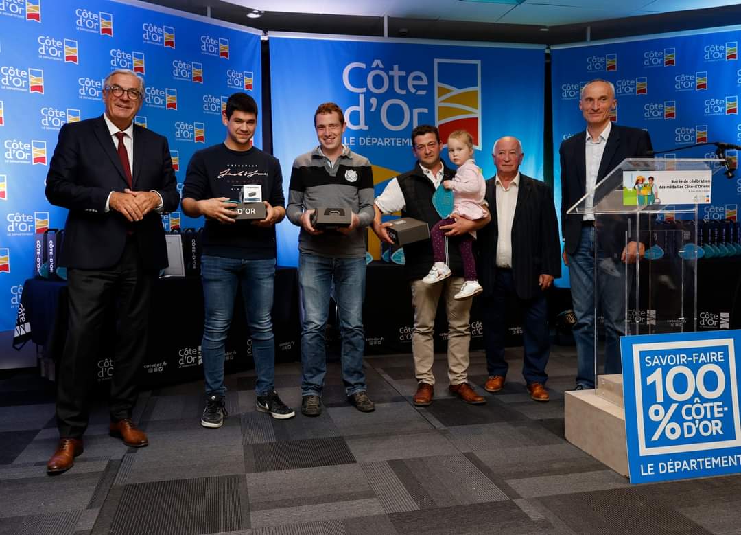 MFR_Quetigny's tweet photo. 🏅Les médaillés au concours général agricole ont été reçus au Département de la Côte d'Or. Toute l'équipe réitère ses félicitations à Felicien Saunois, Vice-champion de France des jeunes bergers et apprenti en BTSA ACSE au CFA - MFR Quetigny 🐑
(Crédit photos CD21) https://t.co/wYdJy1zeVN