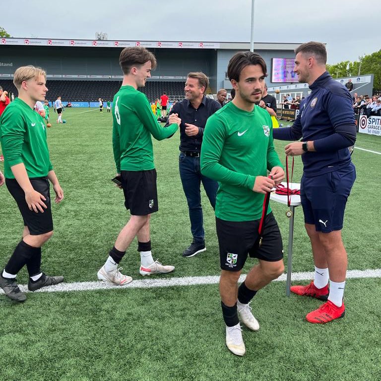 bromleyfc's tweet photo. Day 3 of the Bromley District Schools Cup Finals ✅ 

Yesterday saw @rw_school win the U18’s final after a penalty shoot-out!

The medals were also presented by goalkeeper coach, Brannon Daly 🏅 

#WeAreBromley https://t.co/sGh9YKIefi