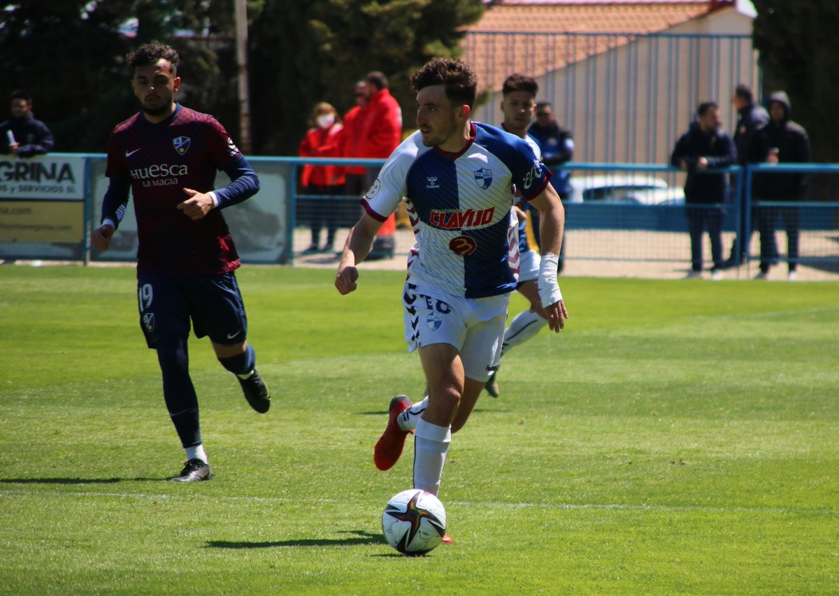 lagradafm's tweet photo. #2RFEF 🗣️

"Me sentí arropado sin haber llegado al Club" 

@_ivaneh, el ex del @cdtudelano, nos habla de su llegada al @CD_Ebro en invierno donde vuelve a sentirse arropado. Valora el empate ante el @cd_brea  y como llegan con todo ante el  @cdnumancia. 

https://t.co/9jYsikxrLX https://t.co/zsX0jjegIC