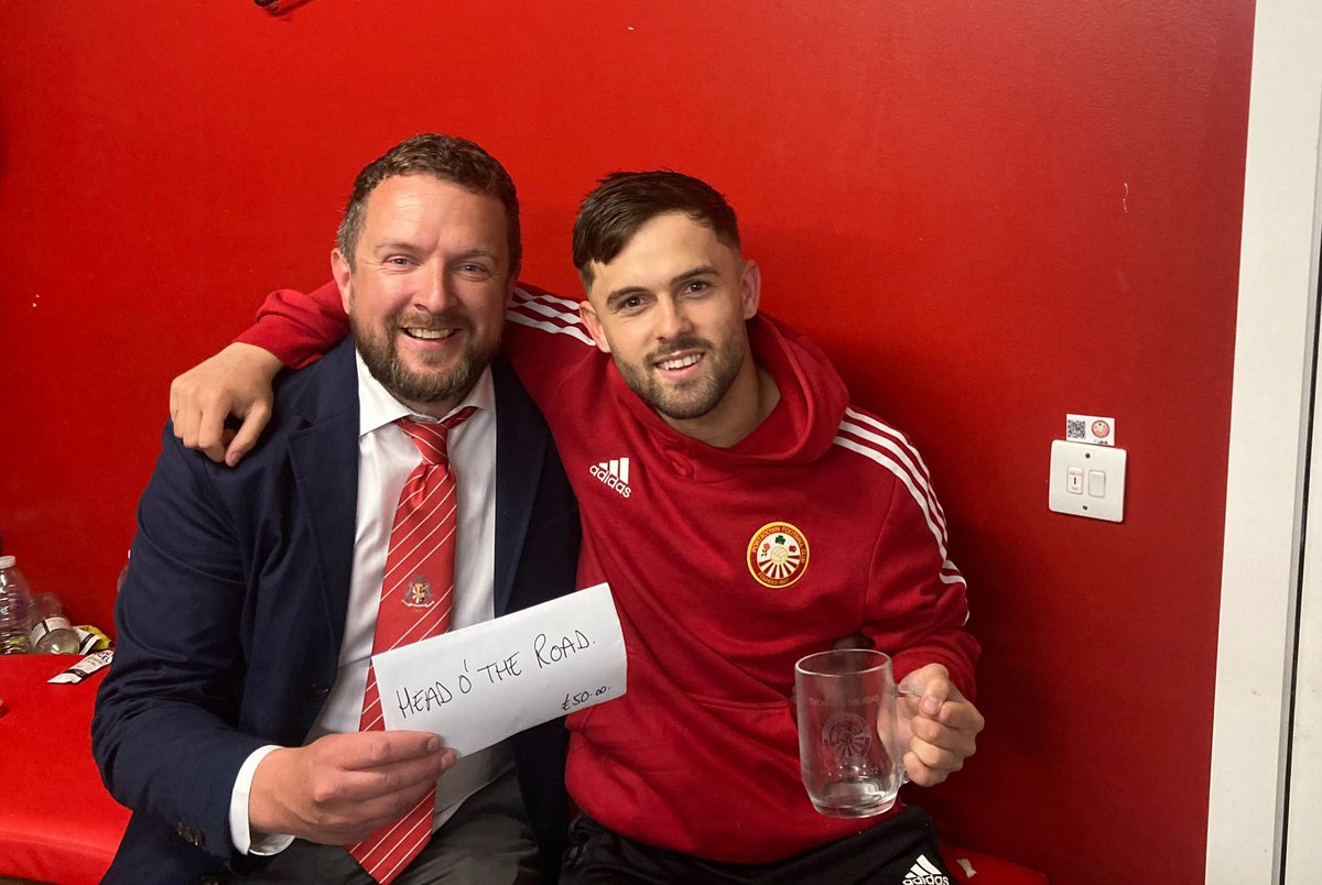 Portadownfc's tweet photo. Congratulations to Portadown forward @stedman_7 who is the @headotheroad Portadown Player of the Month for April/May 2022.

Billy can be seen below receiving his tankard &amp; @headotheroad voucher from PSS member Dave Wiggins.

As always thank you to John Lawson for his sponsorship https://t.co/XxH9KTfyez