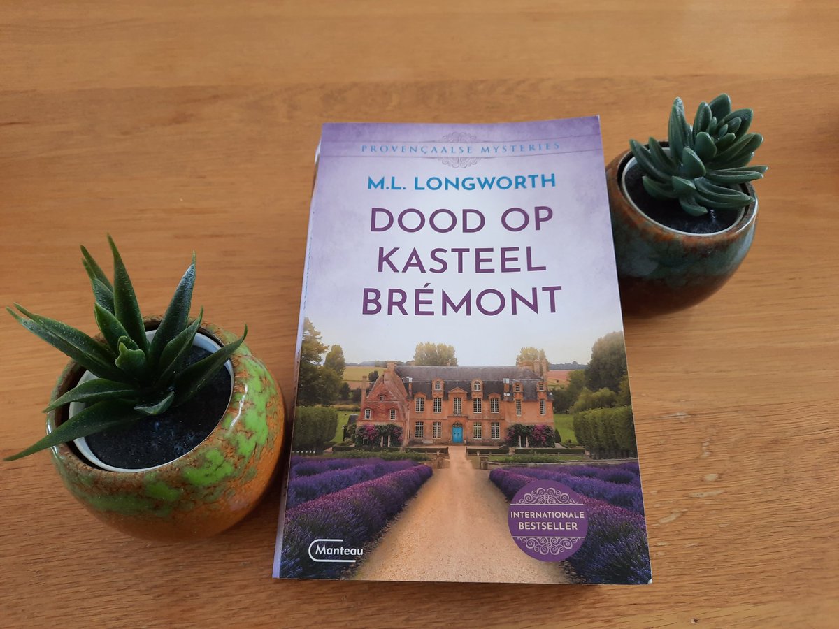 Gisteravond tot laat gelezen omdat ik echt wilde weten hoe het zat in #doodopkasteelBrémont van #mlLongworth. Fijn en spannend einde met nog enkele verrassende wendingen. Volledige recensie volgt op 15 mei met de rest van de #hebbanbuzz-ers. <a href="/Hebbannl/">Lezerscommunity Hebban.nl</a> #uitgeverijManteau
