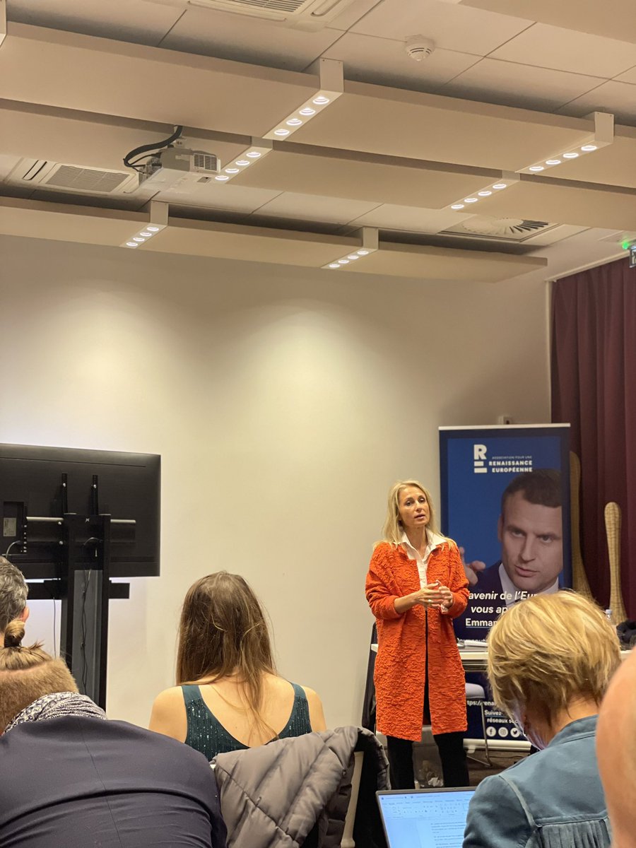 Échange constructif avec l’euro députée Dita Charanzovà, Vice-présidente de Renew Europe et Vice-présidente du parlement européen 🇪🇺🇪🇺à Strasbourg