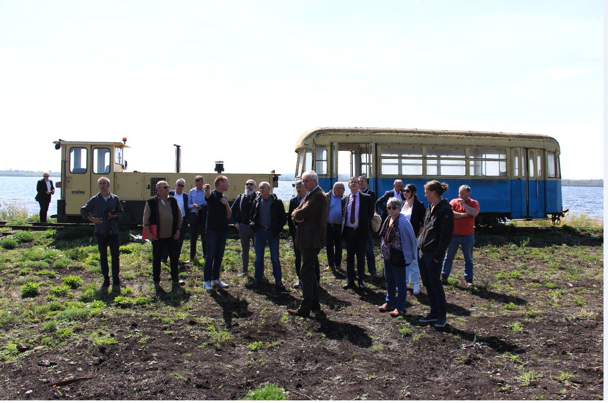 JeanMorin_CD50's tweet photo. 🌳Réunion et visite avec les #maires et les #acteurs locaux dans le cadre du devenir de la tourbière de #Baupte.
Véritable puits de carbone sur @LaManche50, ce site influe sur le climat et sur toutes les composantes de l'environnement qui en dépendent.
#préservation #biodiversité https://t.co/WLDPT4giRn